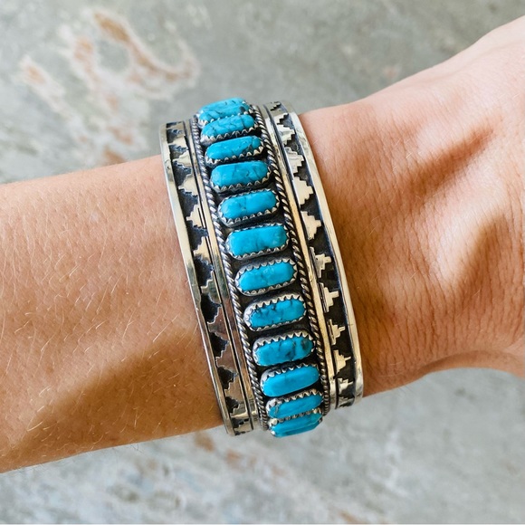 SOLD ♥️ Navajo ♥️ Eddie Johnson Sterling Silver & Kingman Turquoise Cuff - Picture 3 of 15